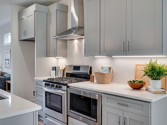 4th image of 315 Duke St #D