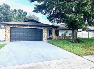 7612 Winging Way Dr, Tampa, FL 33615