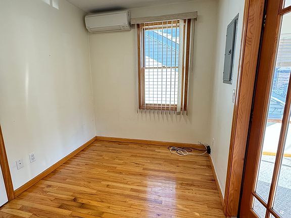 5th image of 59 Wadsworth Ave #2F