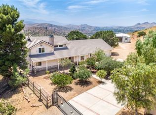 33805 Hanawalt Rd, Saugus, CA 91390