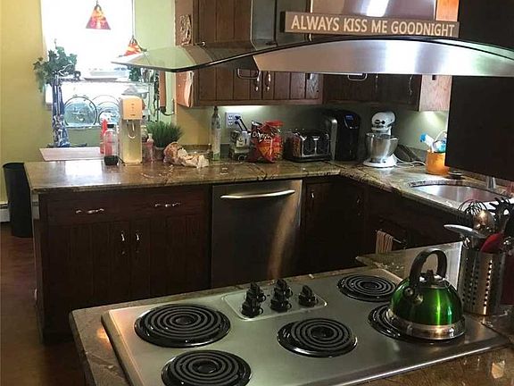 3rd image of 72 Monroe Ave