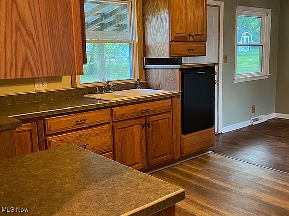 5th image of 855 Duff Dr