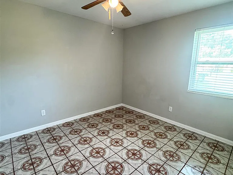 802 Blue Springs Dr — Photo 13