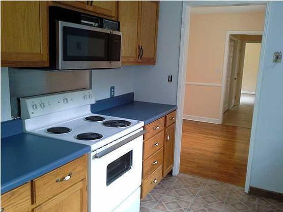 3rd image of 114 Ellis Dr #9