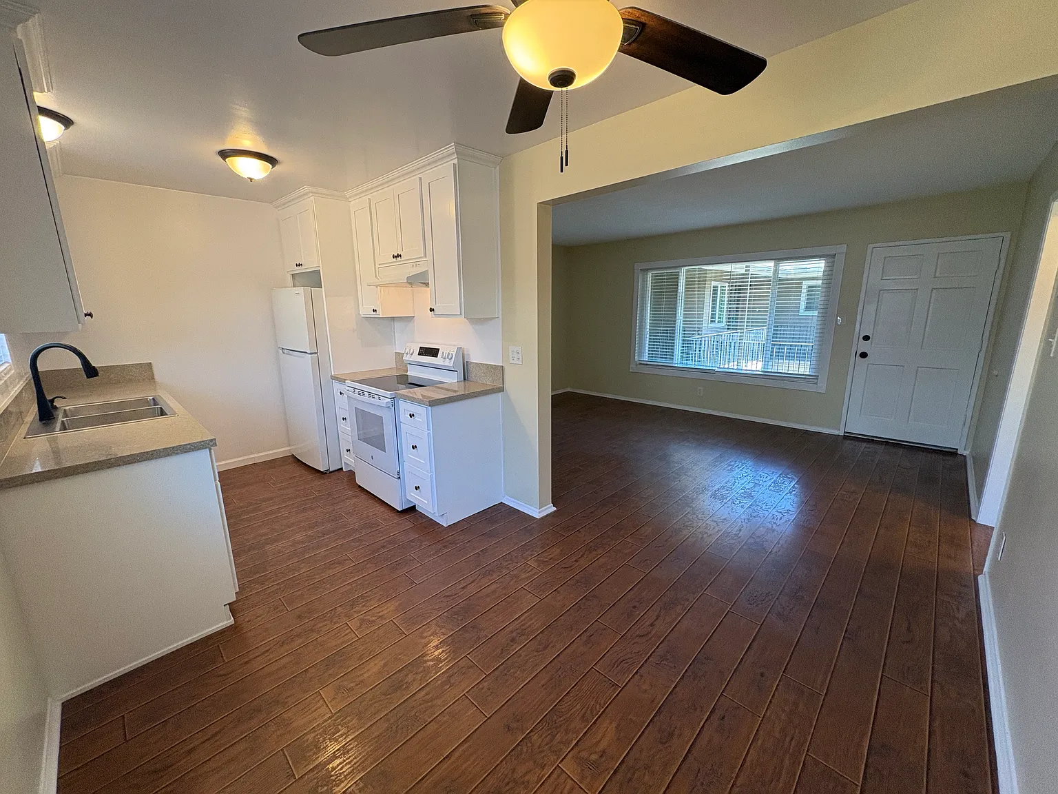 1 bed, 800 sqft, $2,200 — Photo 1