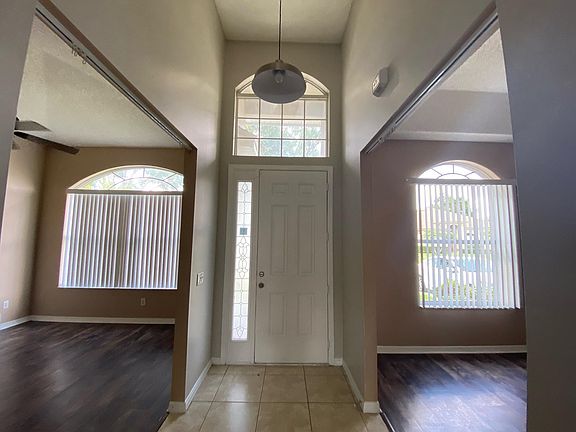 2nd image of 2863 Smithfield Dr