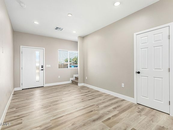 5th image of 611 E AGUA FRIA Lane