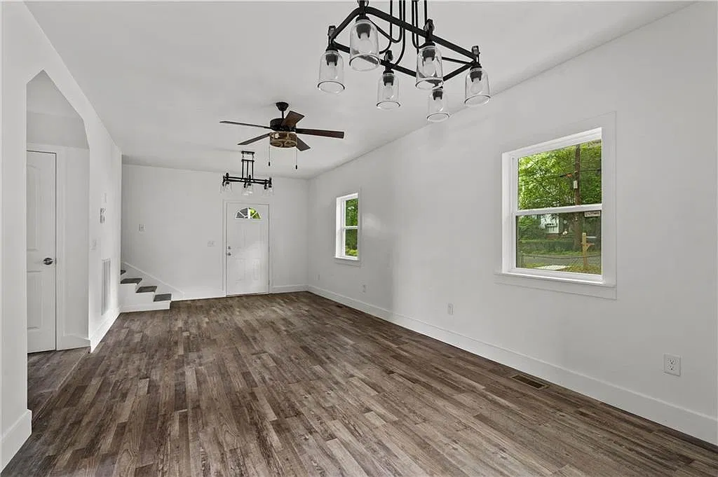 3 bed, 2.0 bath, 1294 sqft, $1,400 — Photo 4