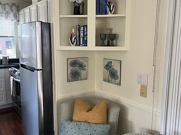 3rd image of 151 Serpentine Dr #151