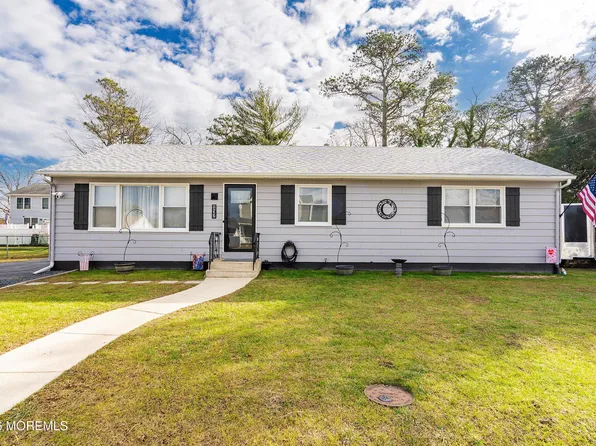 137 Spray Avenue, Beachwood, NJ 08722