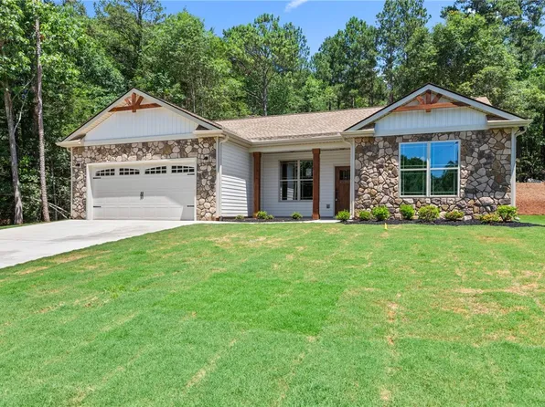 125 Portman Dr, Townville, SC 29689