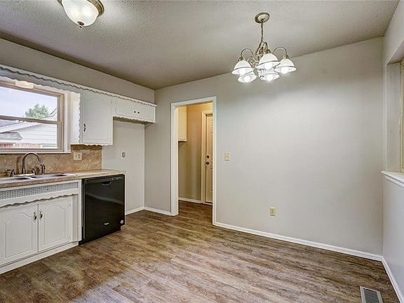 4th image of 404 Owen Ave