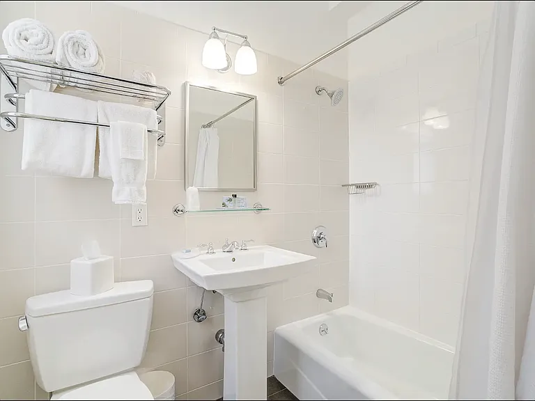 144 E 40th St #307 — Photo 3