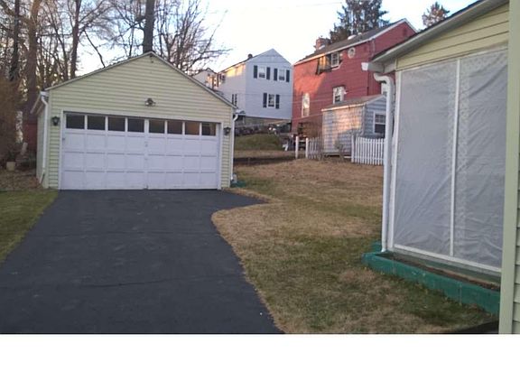 3rd image of 537 School House Ln