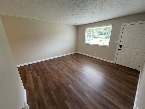 3rd image of 724 Winding Way