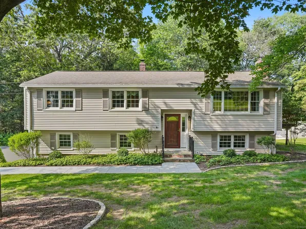 6 Robert Frost Drive, Shelton, CT 06484