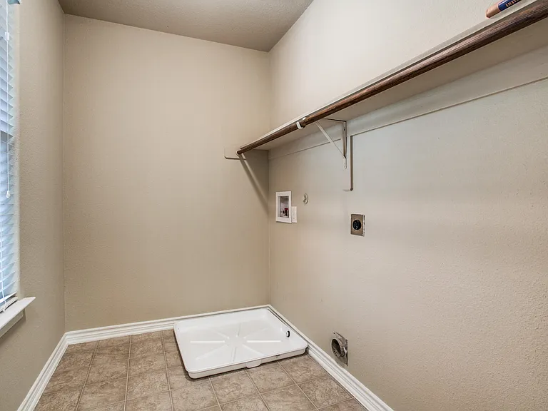 450 Woodgrove Dr #B — Photo 15