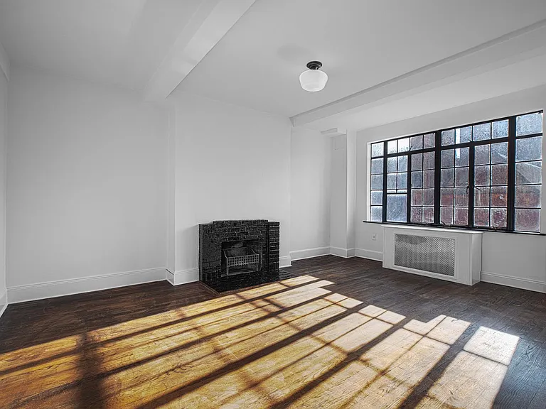433 W 21st St #7B — Photo 3