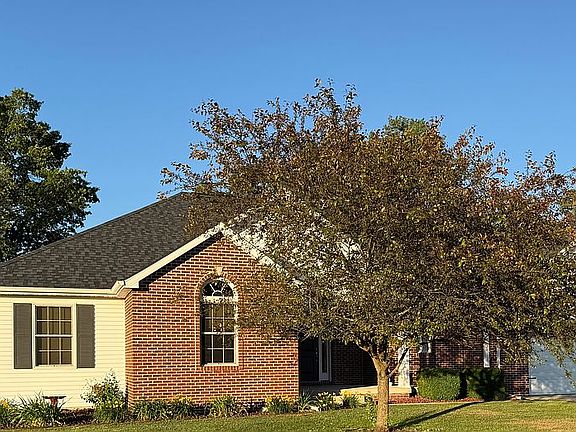 3rd image of 325 Forsythia St SE