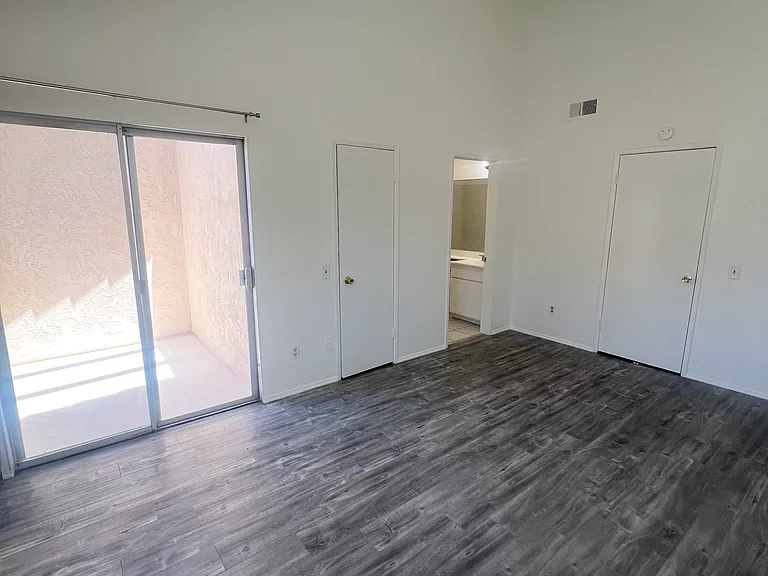 4842 King Cir #B — Photo 16