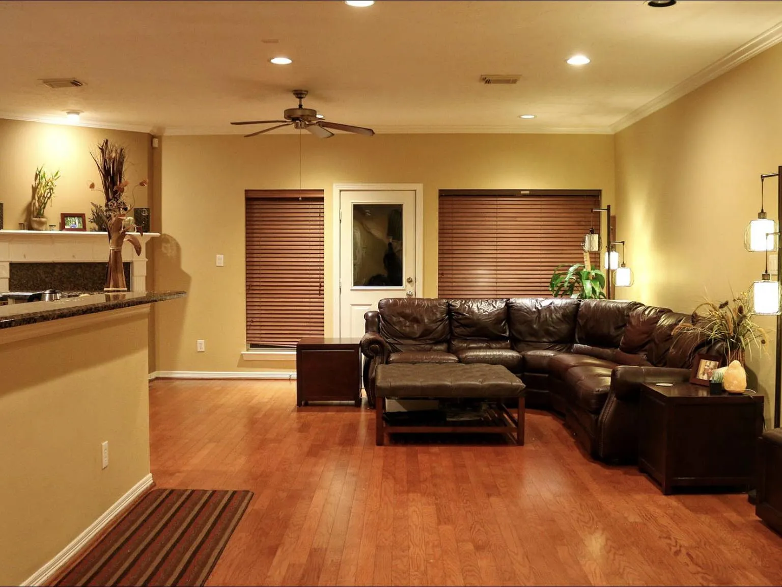 3 bed, 2.5 bath, 2999 sqft, $3,000 — Photo 1