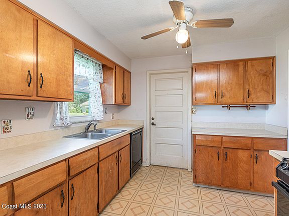 5th image of 2048 Sherry St
