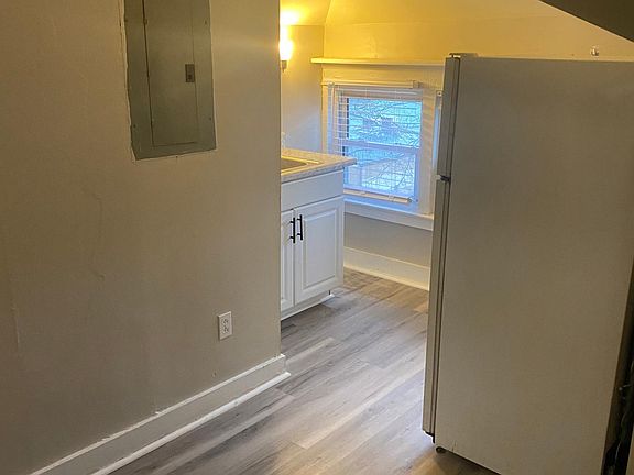 5th image of 1506 Lee St E APT 3