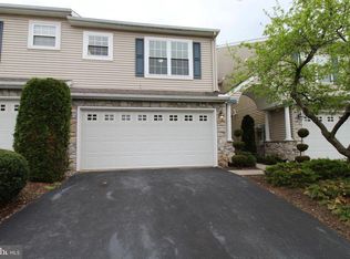 12 Carousel Cir, Hershey, PA 17033