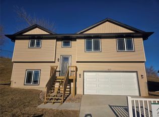 1812 Holly Meadow Ave SW, Cedar Rapids, IA 52404