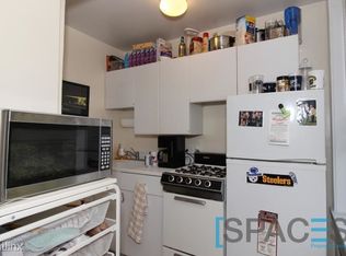 913 W Sheridan Rd APT 8, Chicago, IL 60613