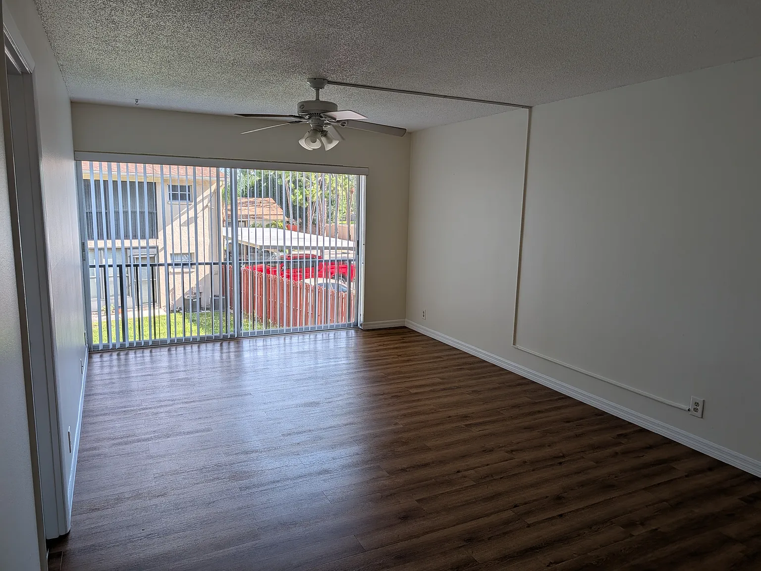 2 bed, 894 sqft, $1,600 — Photo 2