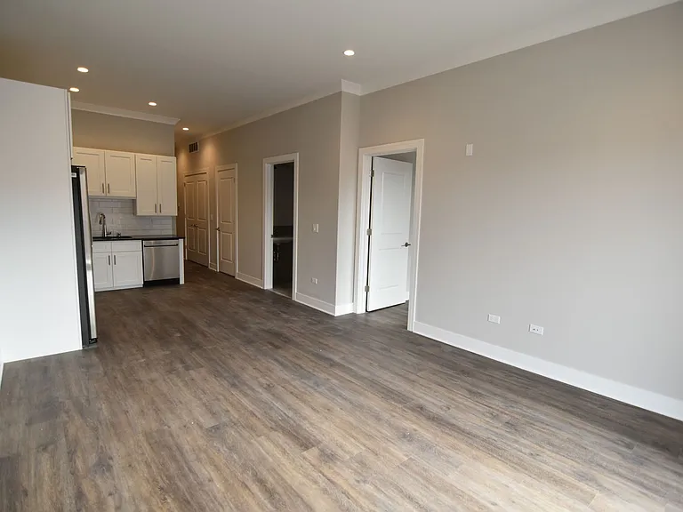 925 W Irving Park Rd #503 — Photo 4