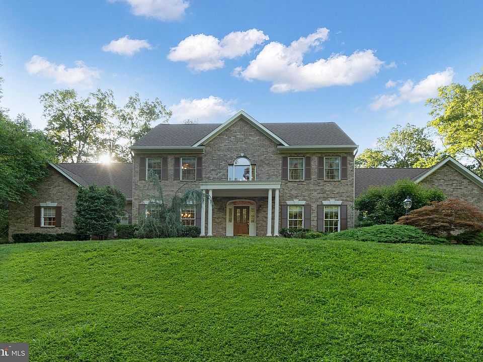 1st image of 245 Spyglass Ln