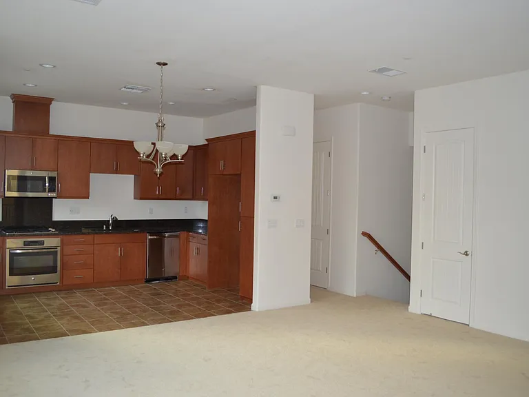 39853 Pelton Ter — Photo 3