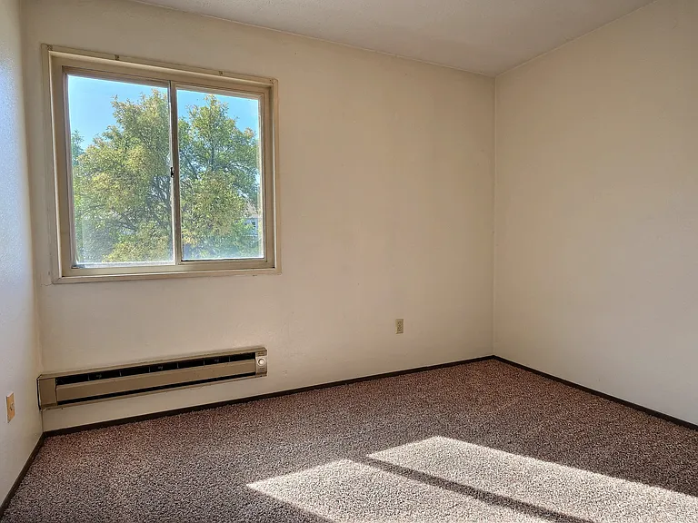 Fargo, ND Kingswood Apartments | Bedroom