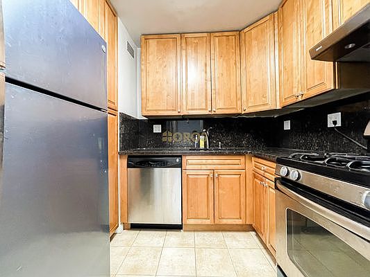 4th image of 224 E 60th St APT 8E