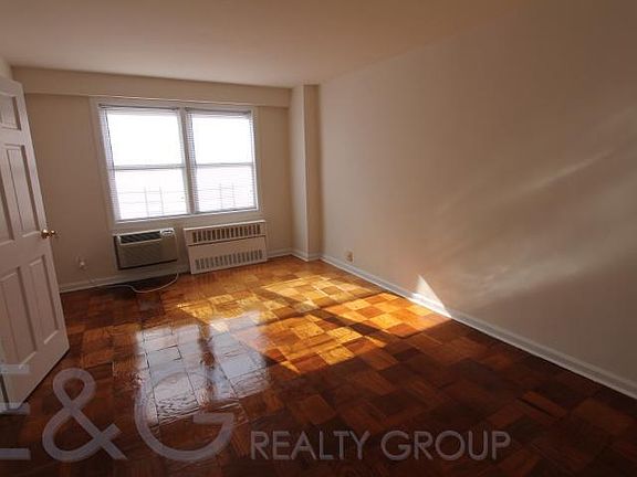 3rd image of 18311 Hillside Ave APT 2J