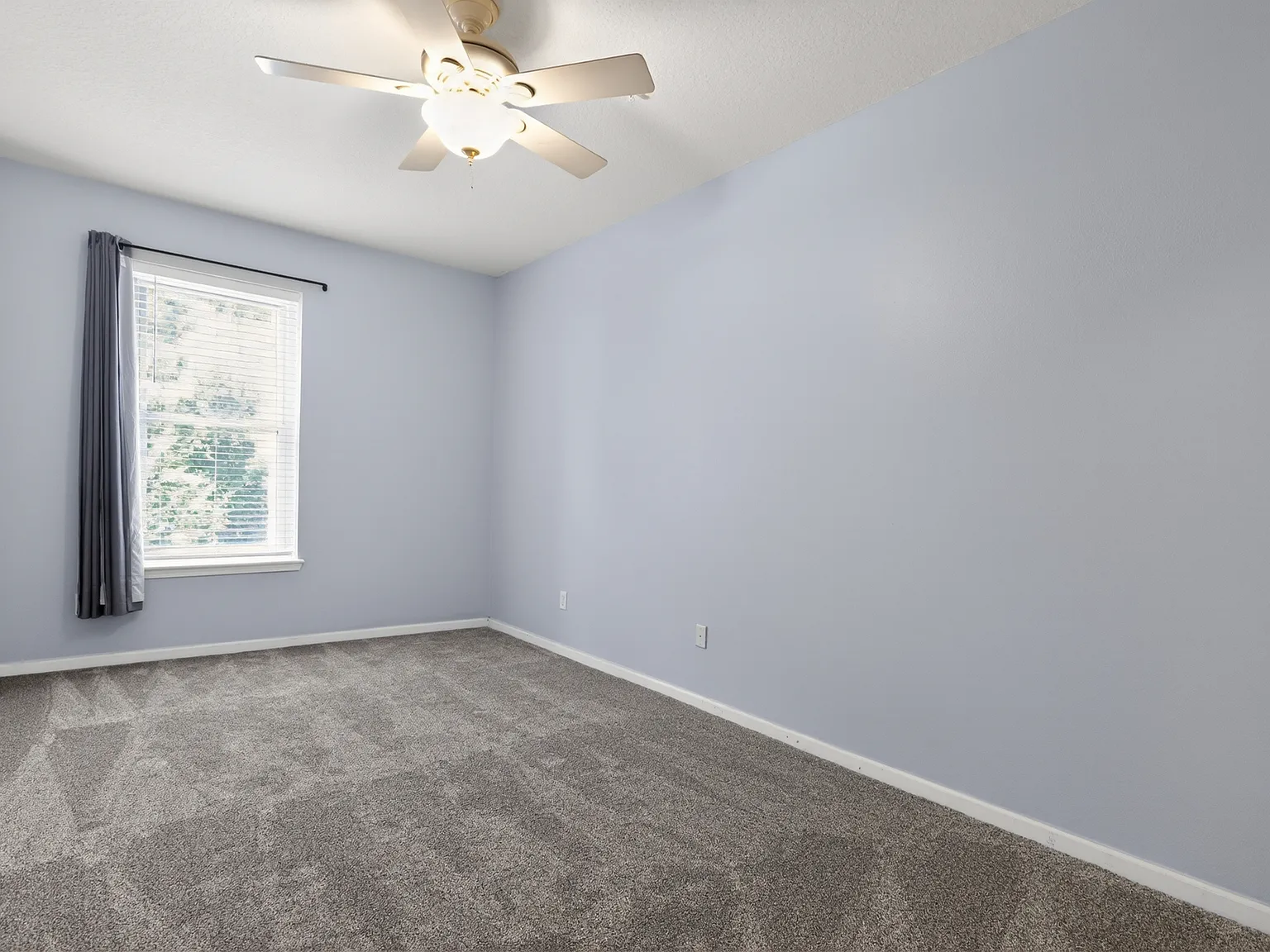 Charming 2 Bedroom 2 Bathroom Condo — Photo 2