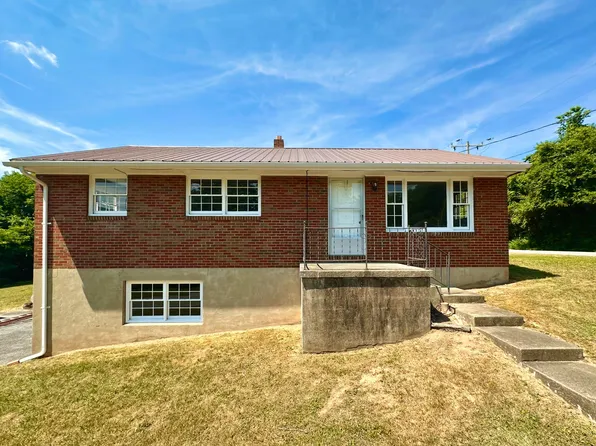 917 E Dolly Ann Dr, Covington, VA 24426