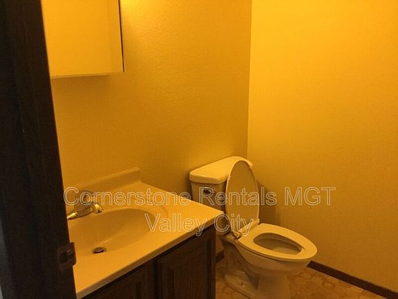 3rd image of 905 11th Ave SE