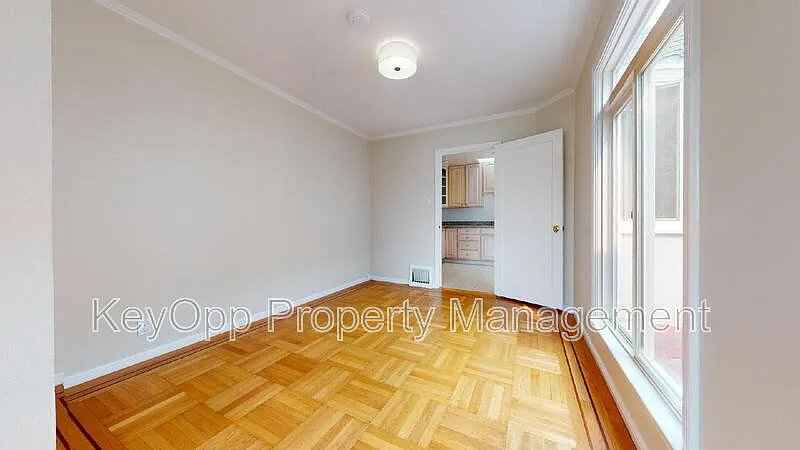 2 bed, 1.0 bath, 1325 sqft, $5,700 — Photo 4