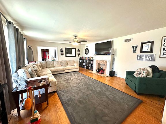 4th image of 1500 W 9th St