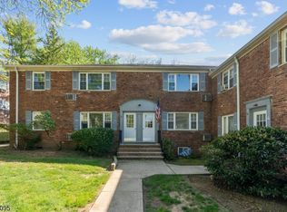 2 Wedgewood Dr APT 4, Verona, NJ 07044