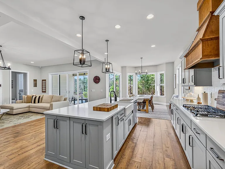 210 Lookout Rdg — Photo 17