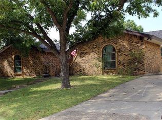 1606 Paris Dr, Grand Prairie, TX 75050