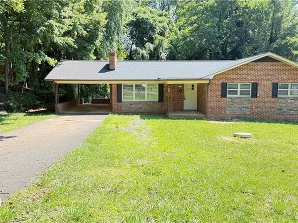 134 Carolina Ave, Mount Airy, NC 27030
