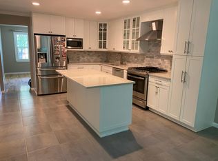 81 Forsythia Ln #B, Paramus, NJ 07652