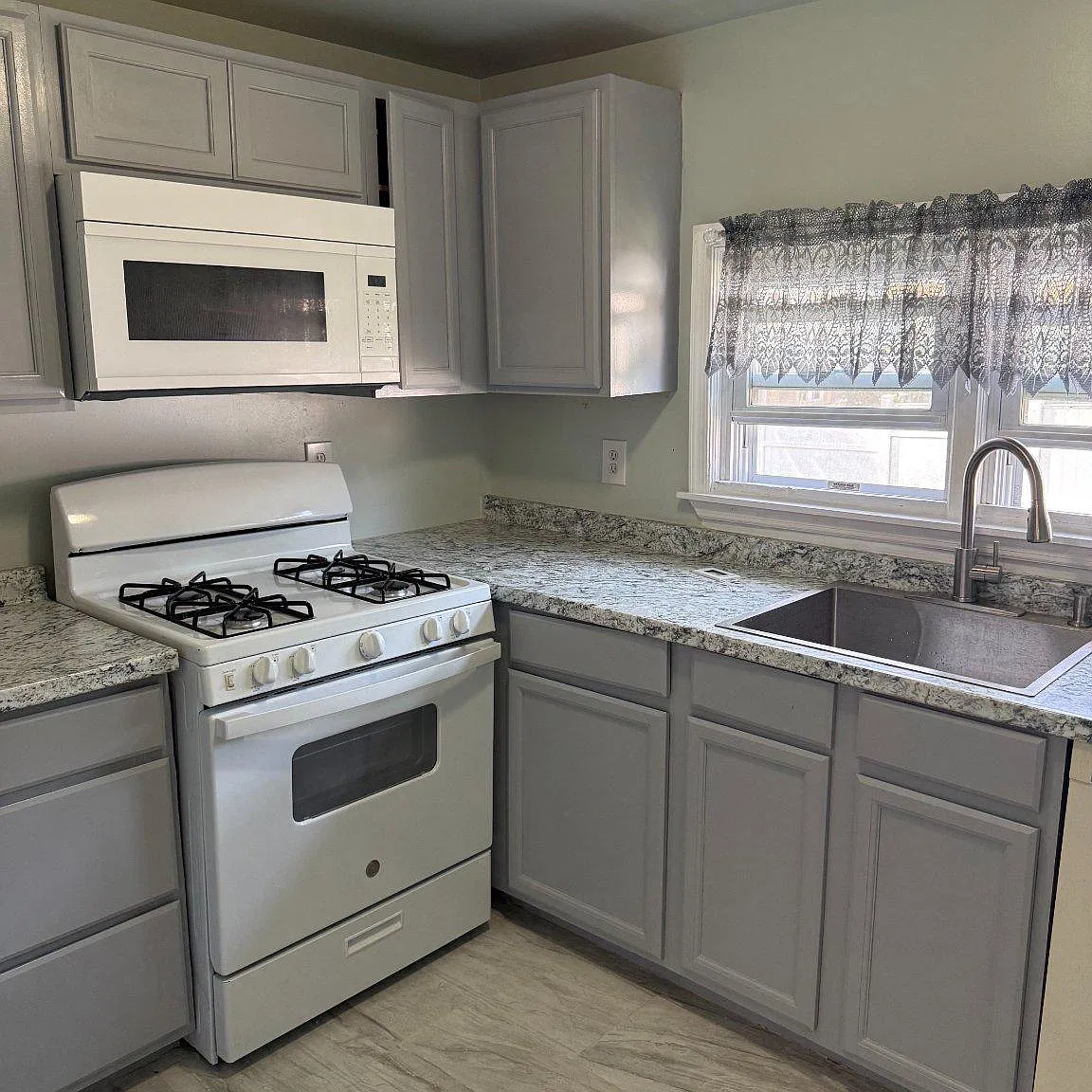 607 2nd Ave — Photo 3