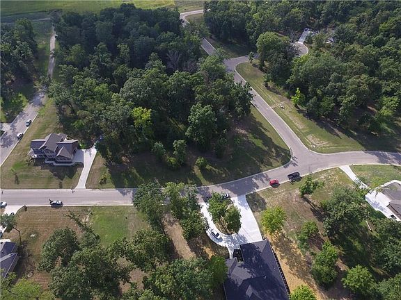 4th image of 5764 Hillgrove Cir