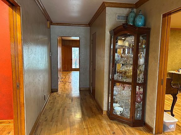 5th image of 615 S 6th St
